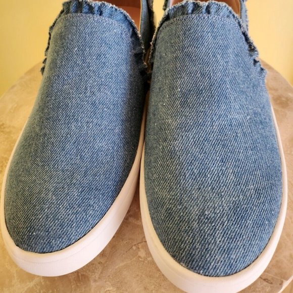 Kate Spade Blue Denim Ruffle Sneakers 9M NWOB Size US 9 - Picture 3 of 13